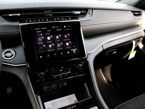 New 2025 Jeep Grand Cherokee L Laredo image 13