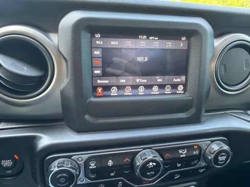 Used 2020 Jeep Wrangler Sport AWD/4WD image 15