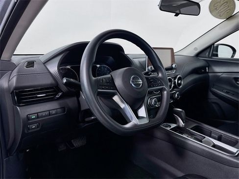 Used 2023 Nissan Sentra SV image 9