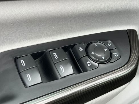 Used 2023 GMC Acadia SLT w/ Technology Package image 13