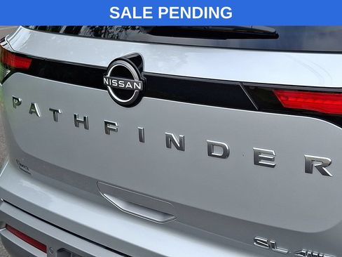 Used 2023 Nissan Pathfinder SL AWD/4WD image 31