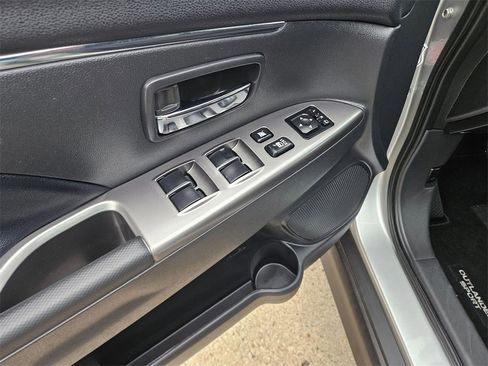 Used 2025 Mitsubishi Outlander Sport SE image 14