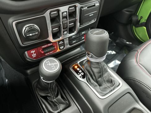 New 2026 Jeep Gladiator Rubicon w/ Technology Group image 27