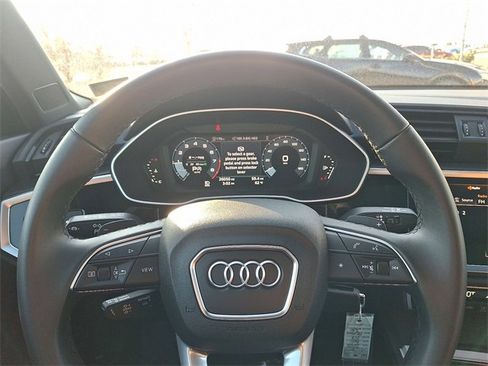 Used 2025 Audi Q3 2.0T Premium image 19