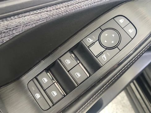 Used 2023 Nissan Rogue SV AWD/4WD image 25