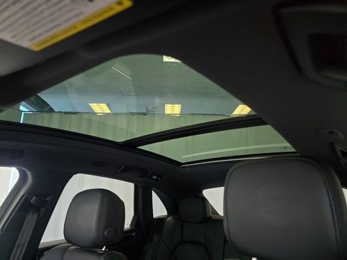 Certified 2024 Porsche Macan image 47