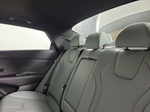 New 2025 Hyundai Elantra Limited image 31