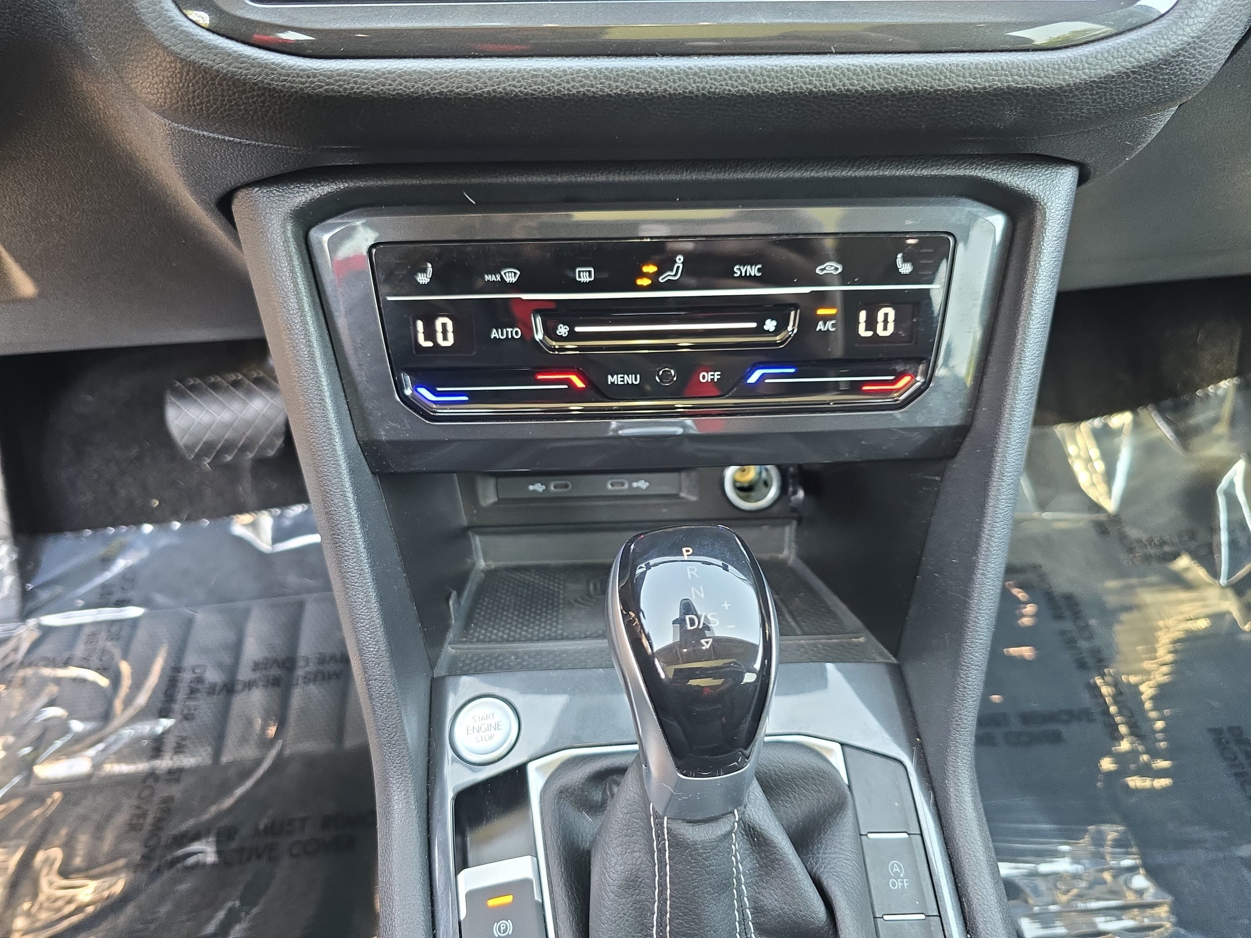Certified 2024 Volkswagen Tiguan SE FWD image 25