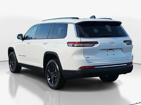 Used 2023 Jeep Grand Cherokee L Laredo image 7