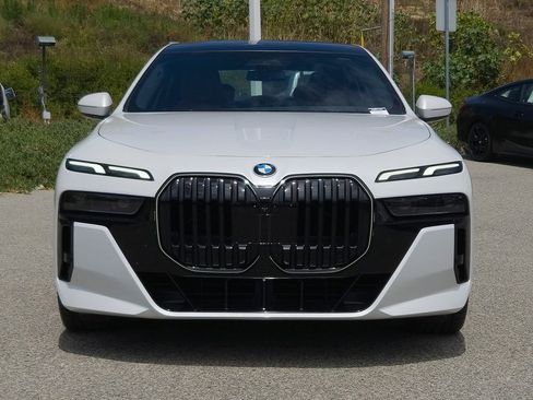 New 2026 BMW 760i xDrive w/ Luxury Rear Seating Package AWD/4WD image 3