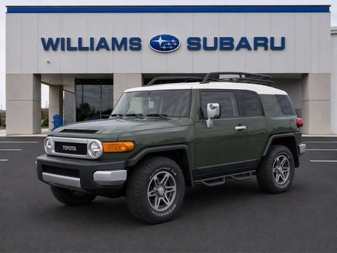 Used 2014 Toyota FJ Cruiser 4WD w/ Convenience Package image 3