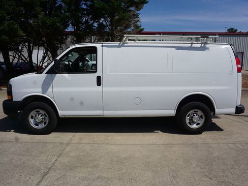 Used 2022 Chevrolet Express 2500 w/ Driver Convenience Package RWD image 15