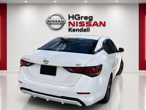 Used 2021 Nissan Sentra SV FWD image 2