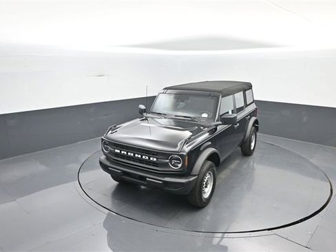 New 2025 Ford Bronco Base image 26