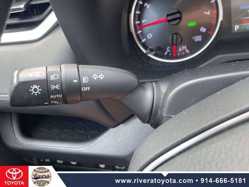 Used 2022 Toyota RAV4 XLE Premium AWD/4WD image 25
