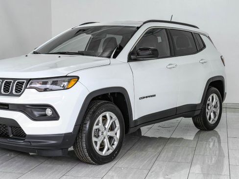 Used 2024 Jeep Compass Latitude AWD/4WD image 45