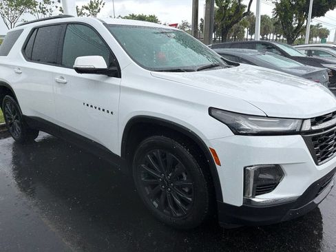 Used 2023 Chevrolet Traverse RS FWD image 3