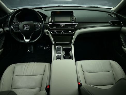 Used 2020 Honda Accord Touring image 4