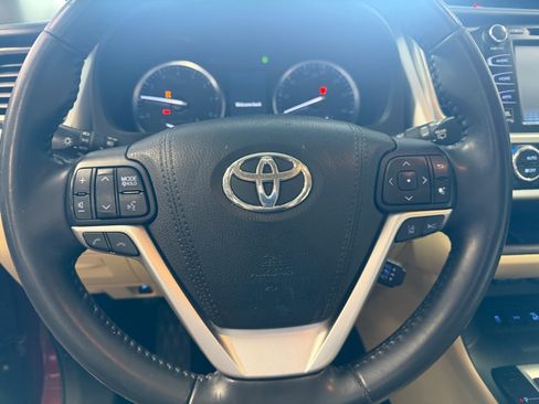 Used 2017 Toyota Highlander Limited AWD/4WD image 13