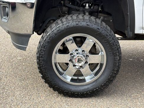 Used 2017 GMC Sierra 2500 SLT w/ Suspension Package, Off-Road image 9