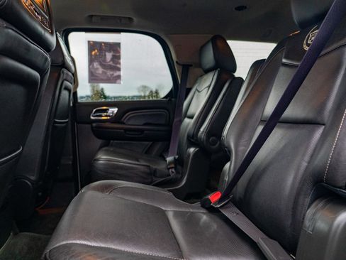 Used 2014 Cadillac Escalade Platinum image 18