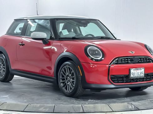 Certified 2025 MINI Cooper 2-Door Hardtop FWD image 9