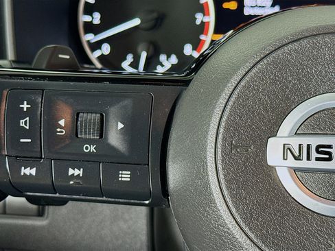 Used 2021 Nissan Rogue SV FWD image 13
