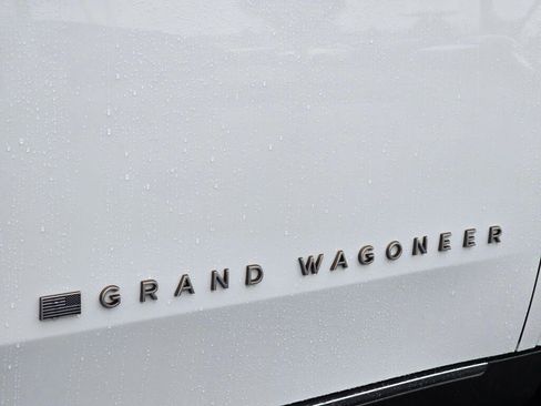 Used 2022 Jeep Grand Wagoneer Series III AWD/4WD image 32