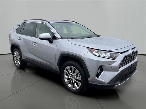 Used 2019 Toyota RAV4 Limited w/ Cold Weather Package FWD image 7