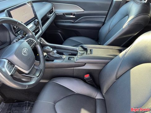 Certified 2025 Toyota Grand Highlander FWD image 21