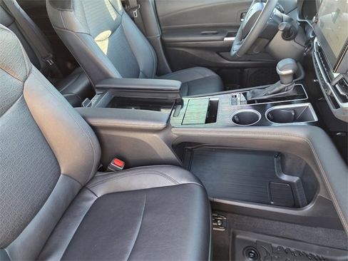 Used 2025 Toyota Sienna XLE Woodland Edition image 11