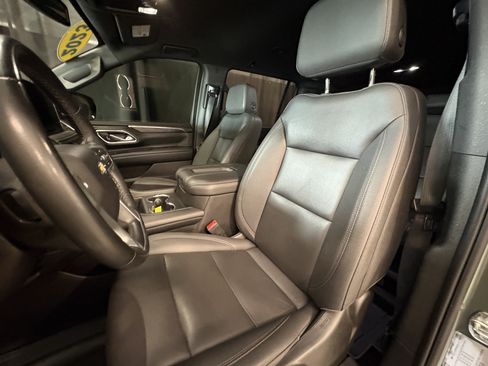 Used 2023 Chevrolet Suburban LT RWD image 7
