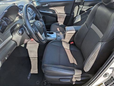 Used 2014 Toyota Camry SE image 16
