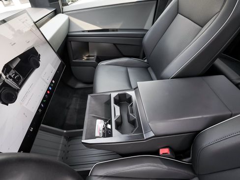 Used 2024 Tesla Cybertruck AWD Crew Cab image 28