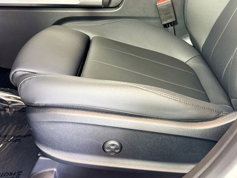 New 2026 Mercedes-Benz GLB 250 4MATIC image 17