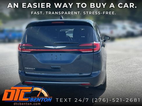 Used 2025 Chrysler Pacifica Select FWD image 6