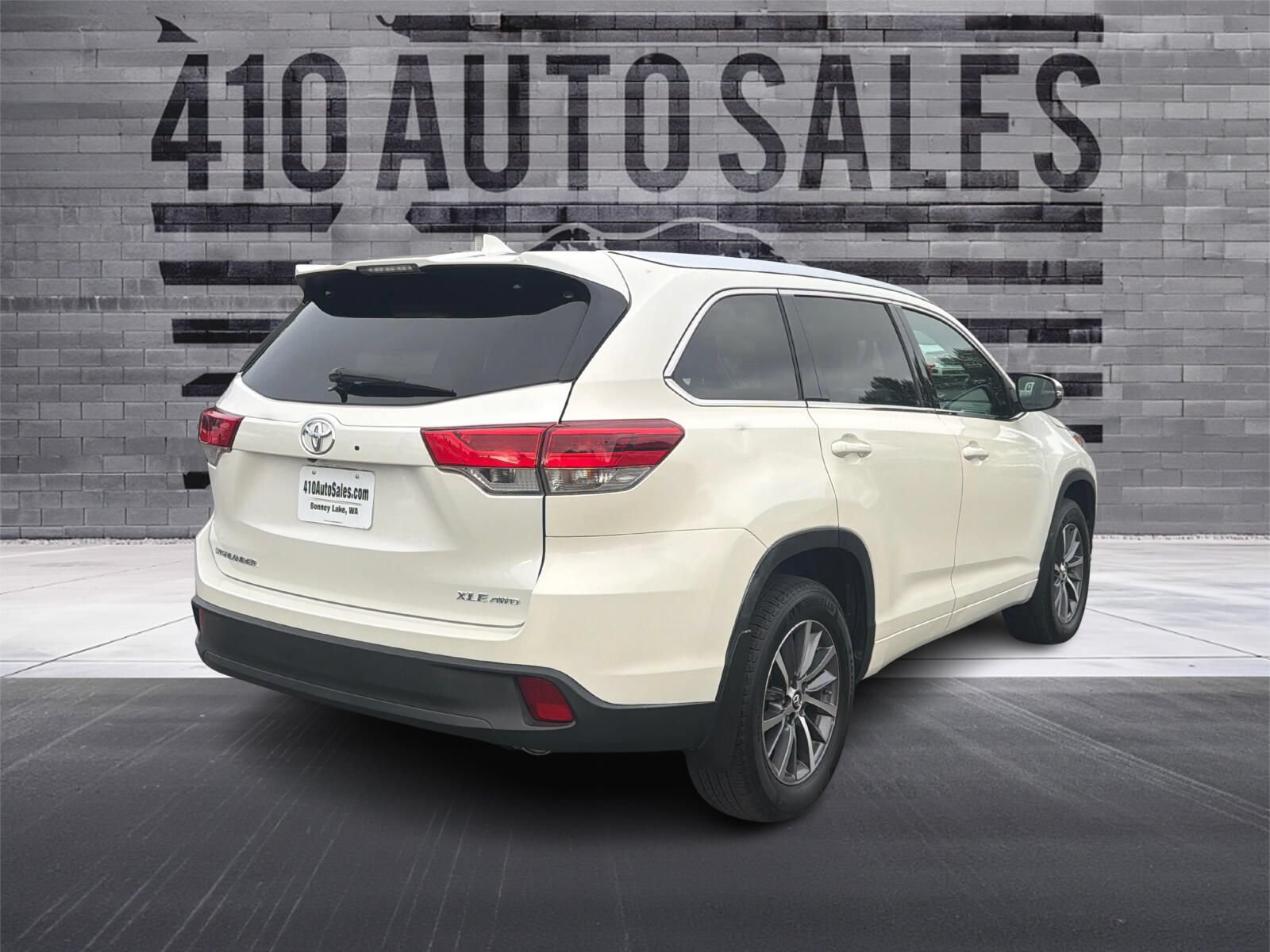 Used 2018 Toyota Highlander XLE AWD/4WD image 3
