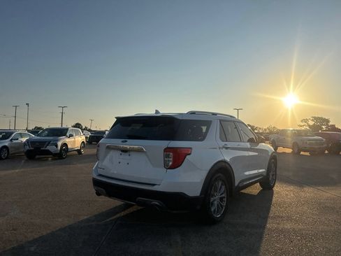 Used 2022 Ford Explorer Limited w/ Equipment Group 301A RWD image 17