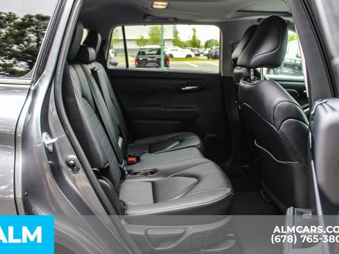 Used 2025 Toyota Highlander XLE AWD/4WD image 20