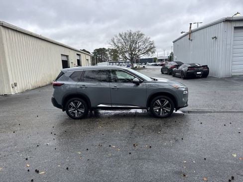 Used 2023 Nissan Rogue SL w/ SL Premium Package image 4