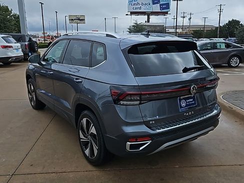 Used 2025 Volkswagen Taos SE AWD/4WD image 7