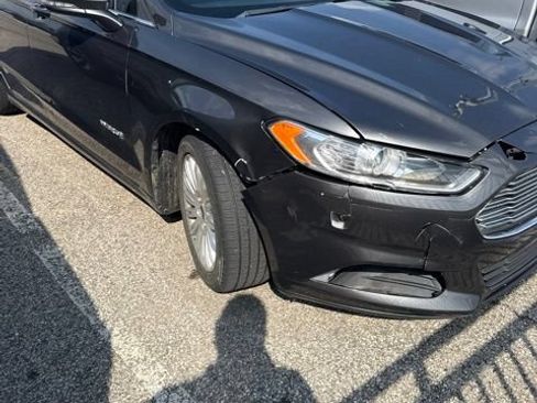 Used 2015 Ford Fusion SE FWD image 2