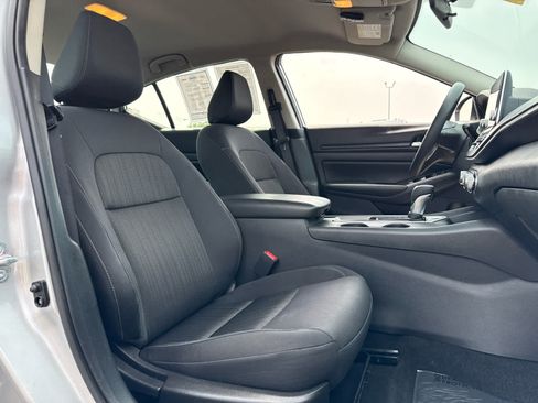 Used 2025 Nissan Altima 2.5 SV FWD image 23