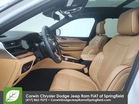 Used 2023 Jeep Grand Cherokee Summit image 18