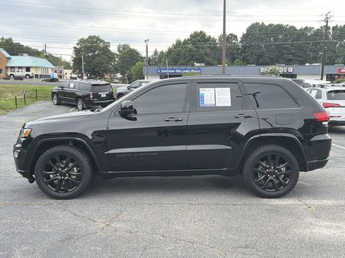 Used 2019 Jeep Grand Cherokee Altitude RWD image 4