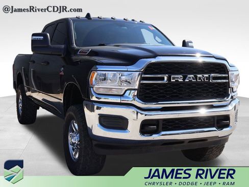 Used 2024 RAM 2500 Tradesman w/ Chrome Appearance Group AWD/4WD image 6