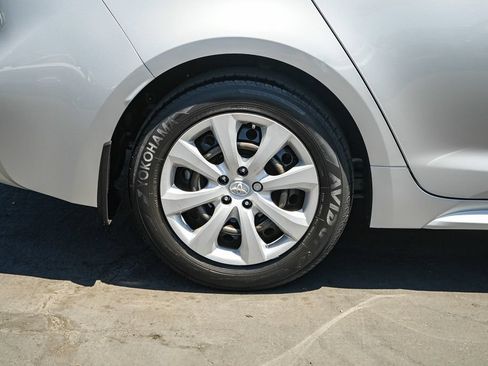 Used 2022 Toyota Corolla LE w/ Carpet Mat Package (TMS) FWD image 11