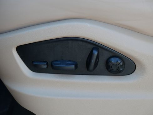 Used 2023 Porsche Cayenne AWD/4WD image 13
