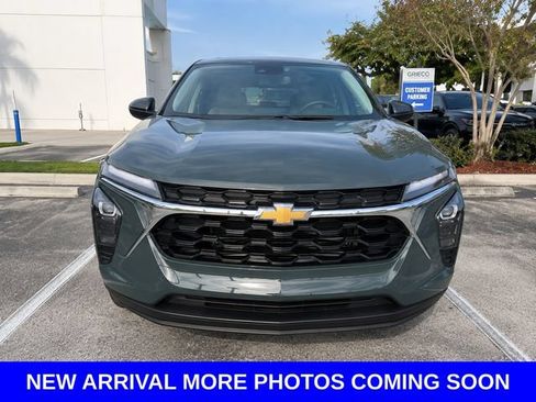 Used 2025 Chevrolet Trax LS w/ LS Convenience Package FWD image 2