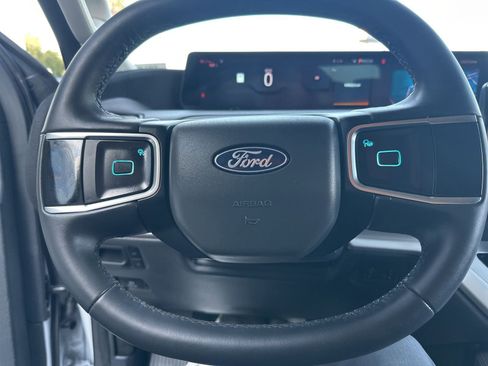 Used 2025 Ford Expedition Active RWD image 16